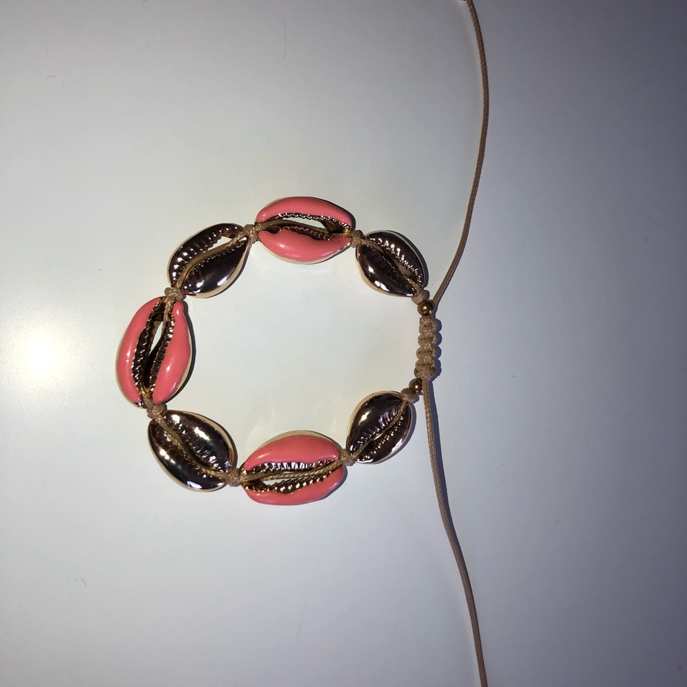 Puja shell bracelet shipped in gold from Spain